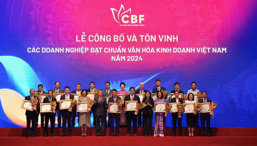 Agribank - Đại diện ngân hàng duy nhất được vinh danh "Doanh nghiệp đạt chuẩn Văn hóa kinh doanh Việt Nam" năm 2024- Ảnh 1.