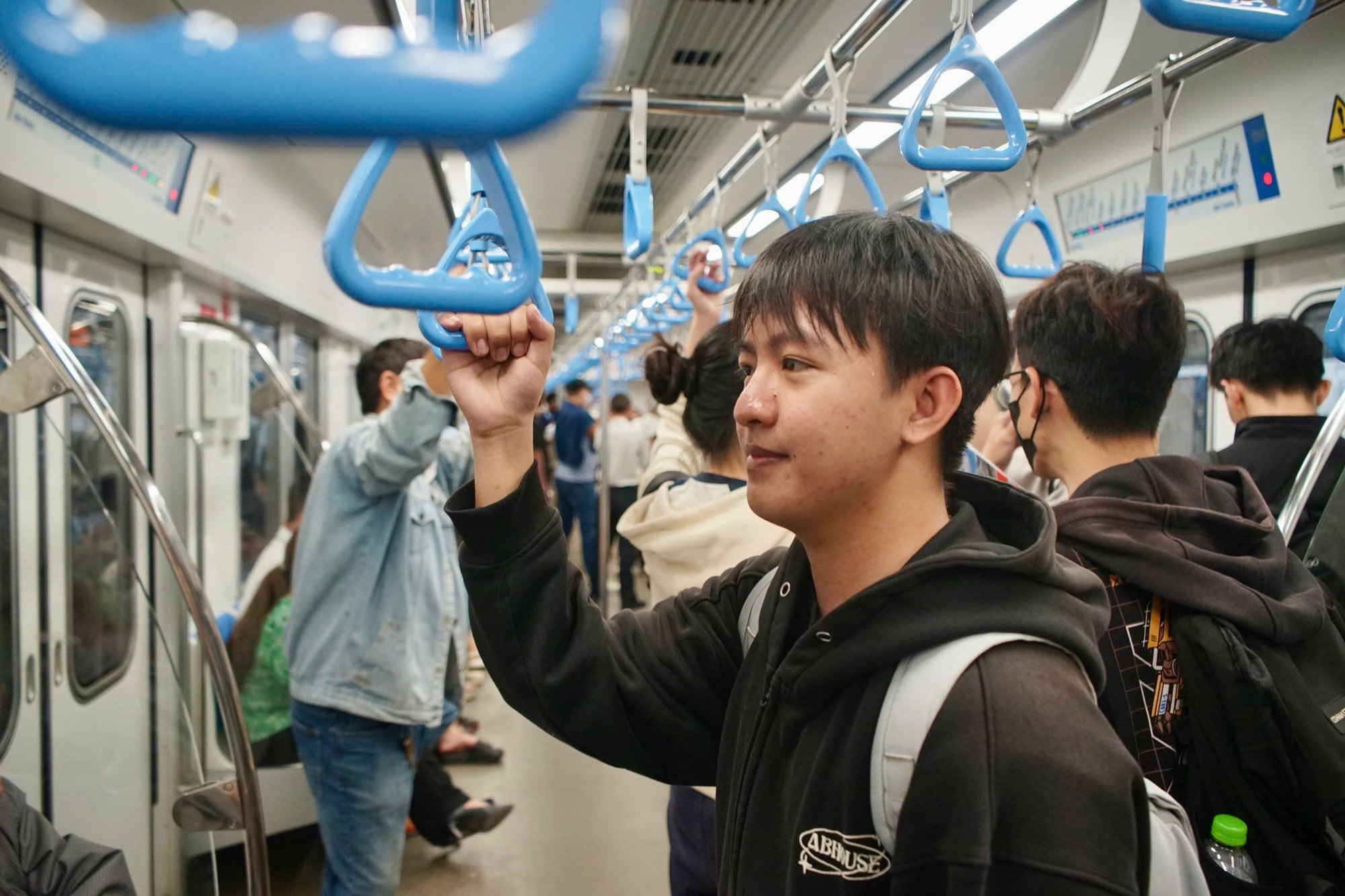 Đi làm, đi học cùng metro: Tôi đã thoát cảnh kẹt xe! - Ảnh 1.