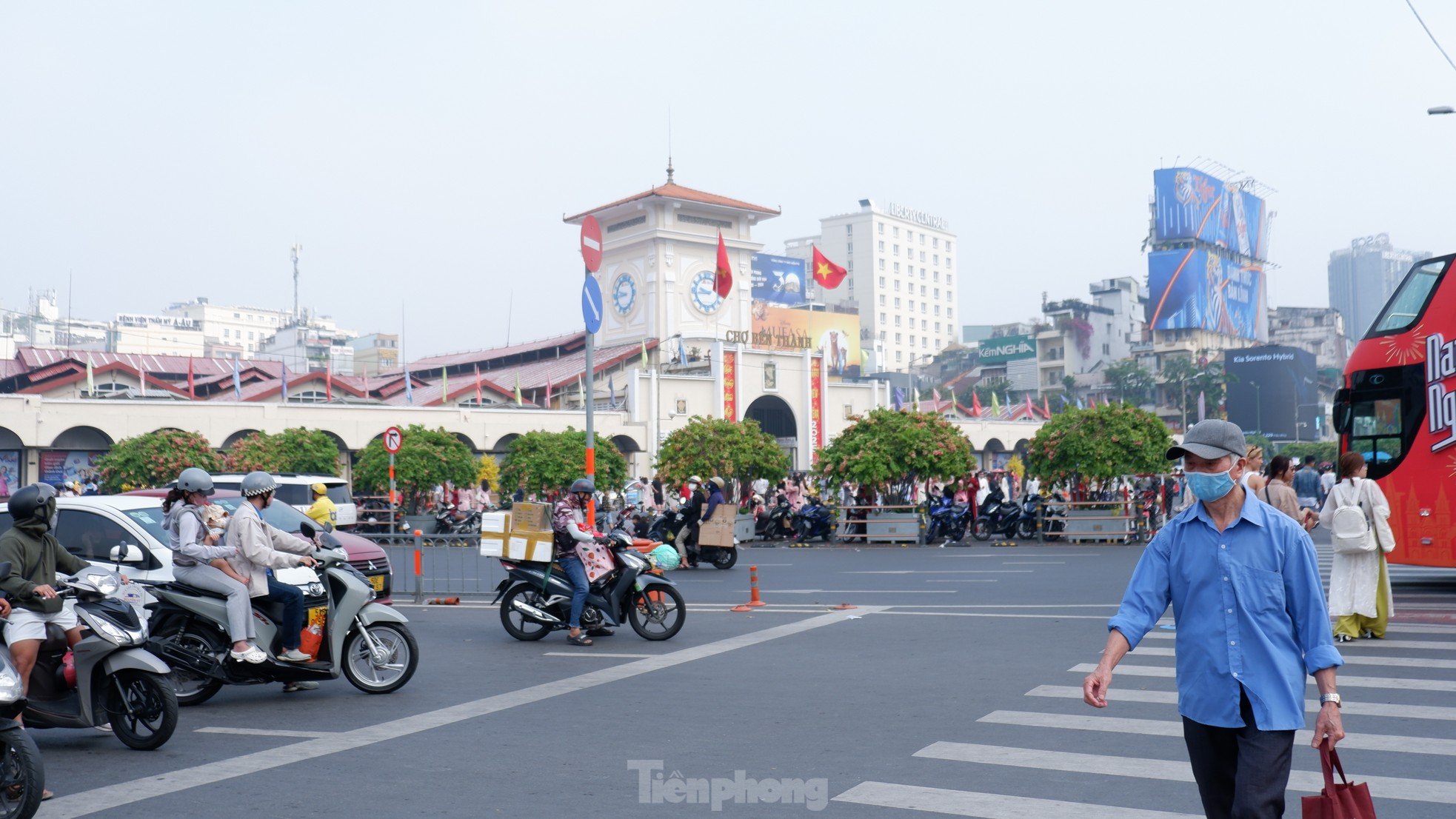 Bất ngờ trung tâm TPHCM hóa 'thành phố mù sương', mờ ảo như Đà Lạt ảnh 9