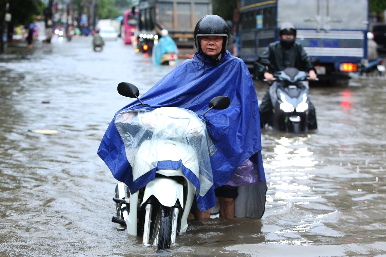 Thời tiết Hà Nội 3 ngày tới: Mưa rào liên tiếp, đề phòng giông lốc