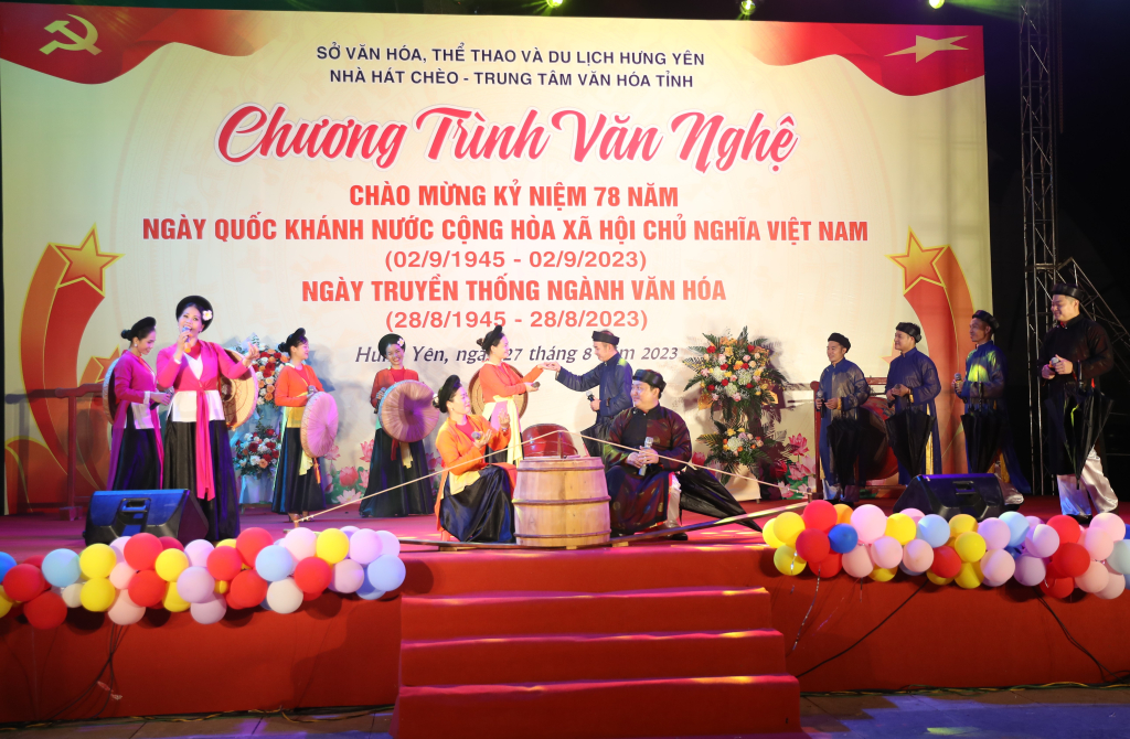 Tiết mục hát trống quân trong chương trình nghệ thuật