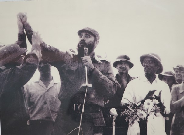 Chủ tịch Fidel Castro tại buổi mitting ở Cứ điểm 241 Tân Lâm, nay là thôn Tân Phú, xã Cam Thành, huyện Cam Lộ, tỉnh Quảng Trị - Ảnh tư liệu.