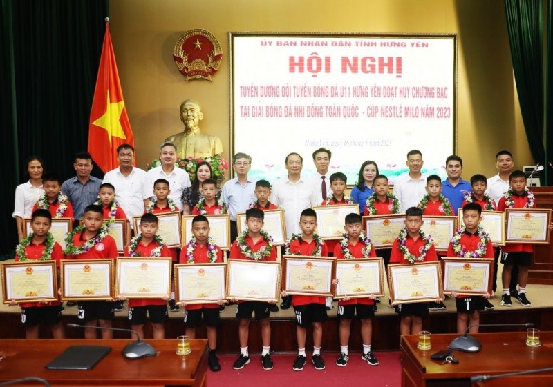 Tuyên dương đội tuyển bóng đá U11 Hưng Yên đạt huy chương Bạc tại giải bóng đá Nhi Đồng toàn quốc – CUP NESTLÉ MILO năm 2023