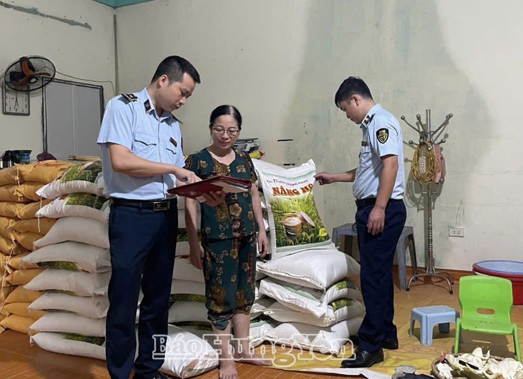 Lực lượng quản lý thị trường kiểm tra, kiểm soát hàng hoá dịp cuối năm để bảo vệ quyền lợi người tiêu dùng