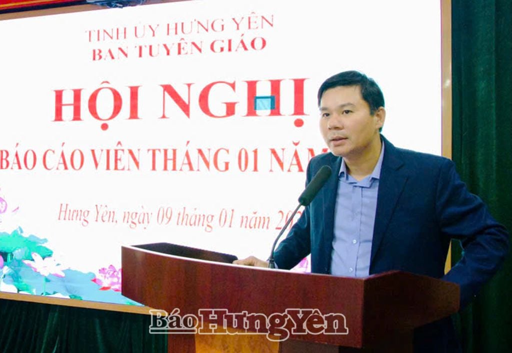 Đồng chí Nguyễn Lê Huy, Ủy viên Ban Thường vụ Tỉnh ủy, Phó Chủ tịch Thường trực UBND tỉnh phát biểu tại hội nghị