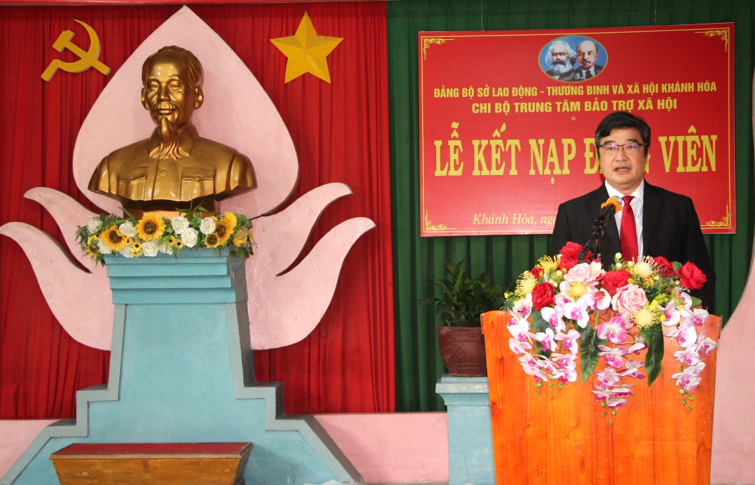 Ông Tạ Hồng Quang - Bí thư Đảng ủy, Giám đốc Sở Lao động - Thương binh và Xã hội phát biểu tại buổi lễ.