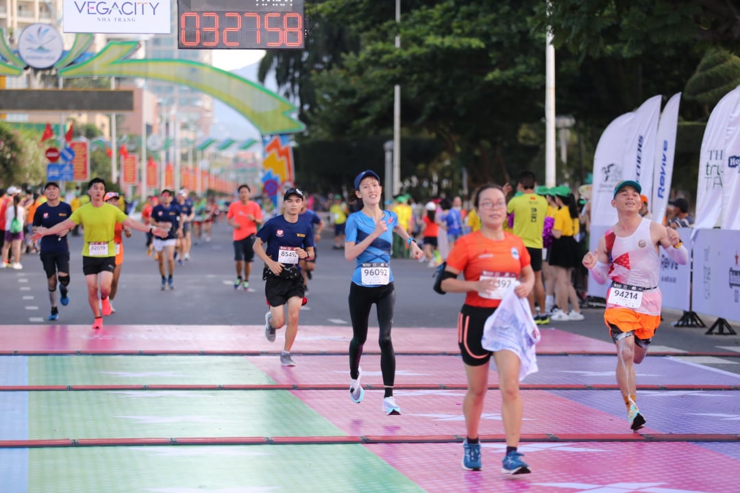 Vận động viên tham gia giải VnExpress Marathon Marvelous Nha Trang 2022. Ảnh: PHÚC HIẾU