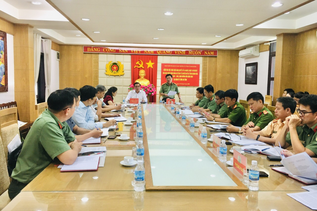 Đại tá Nguyễn Văn Ngàn - Phó Giám đốc Công an tỉnh tiếp thu ý kiến chỉ đạo của đoàn kiểm tra.