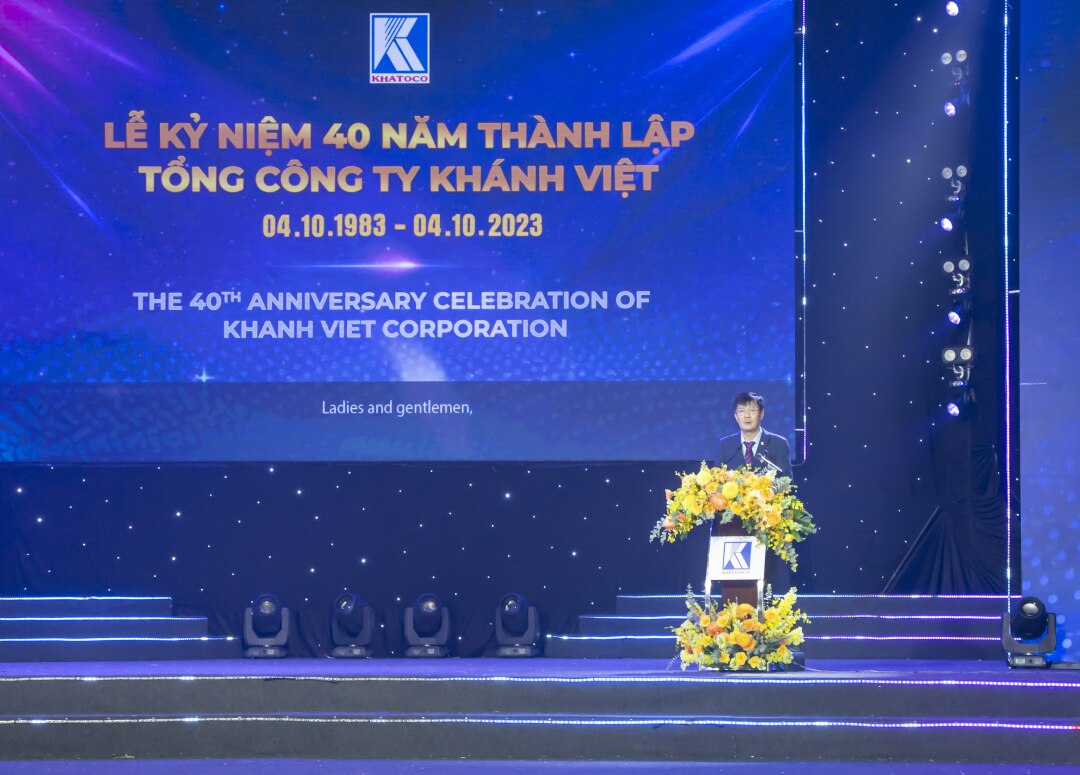 Ông Lê Tiến Anh - Bí thư Đảng ủy, Chủ tịch Hội đồng thành viên Tổng Công ty Khánh Việt ôn lại những dấu mốc đáng nhớ trong hành trình 40 năm xây dựng và phát triển của Khatoco