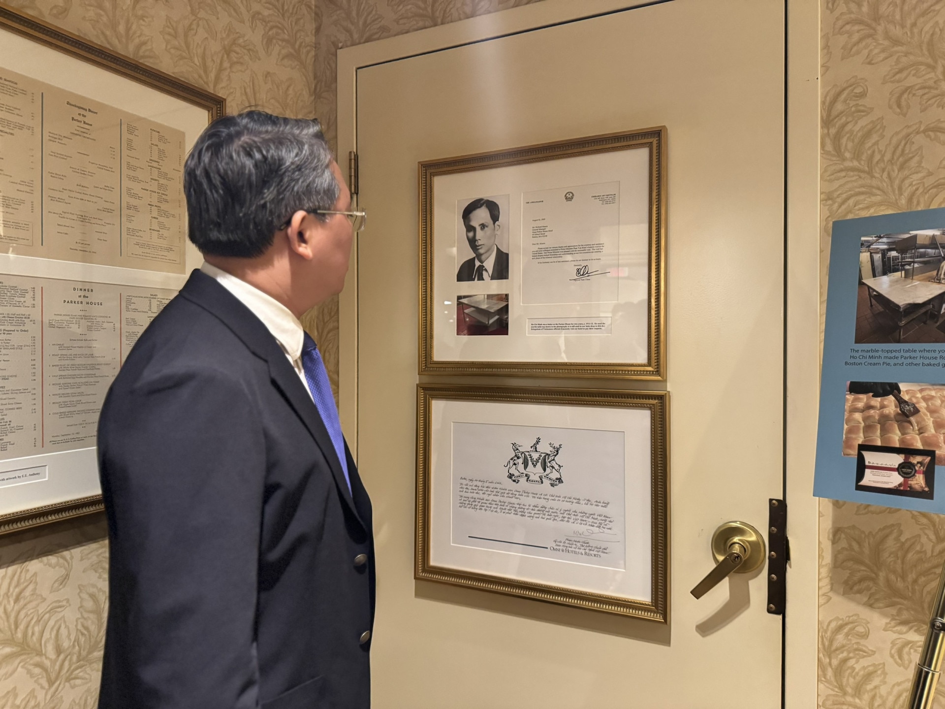 Bí thư Tỉnh ủy Nguyễn Hải Ninh thăm nơi Chủ tịch Hồ Chí Minh từng làm việc tại khách sạn Omni Parker House.
