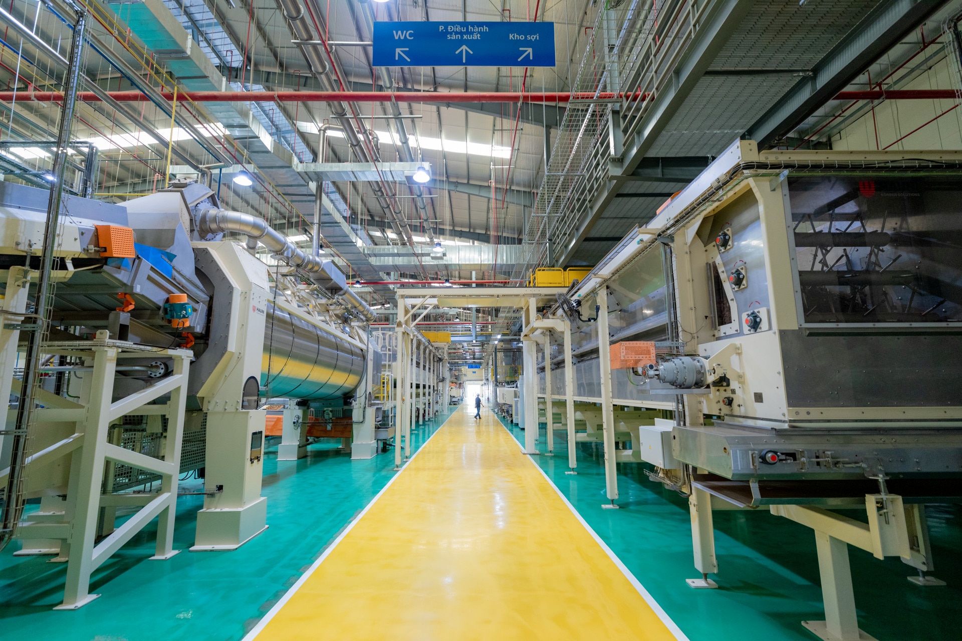 Dây chuyền sản xuất hiện đại tại Nhà máy Thuốc lá Khatoco Khánh Hòa