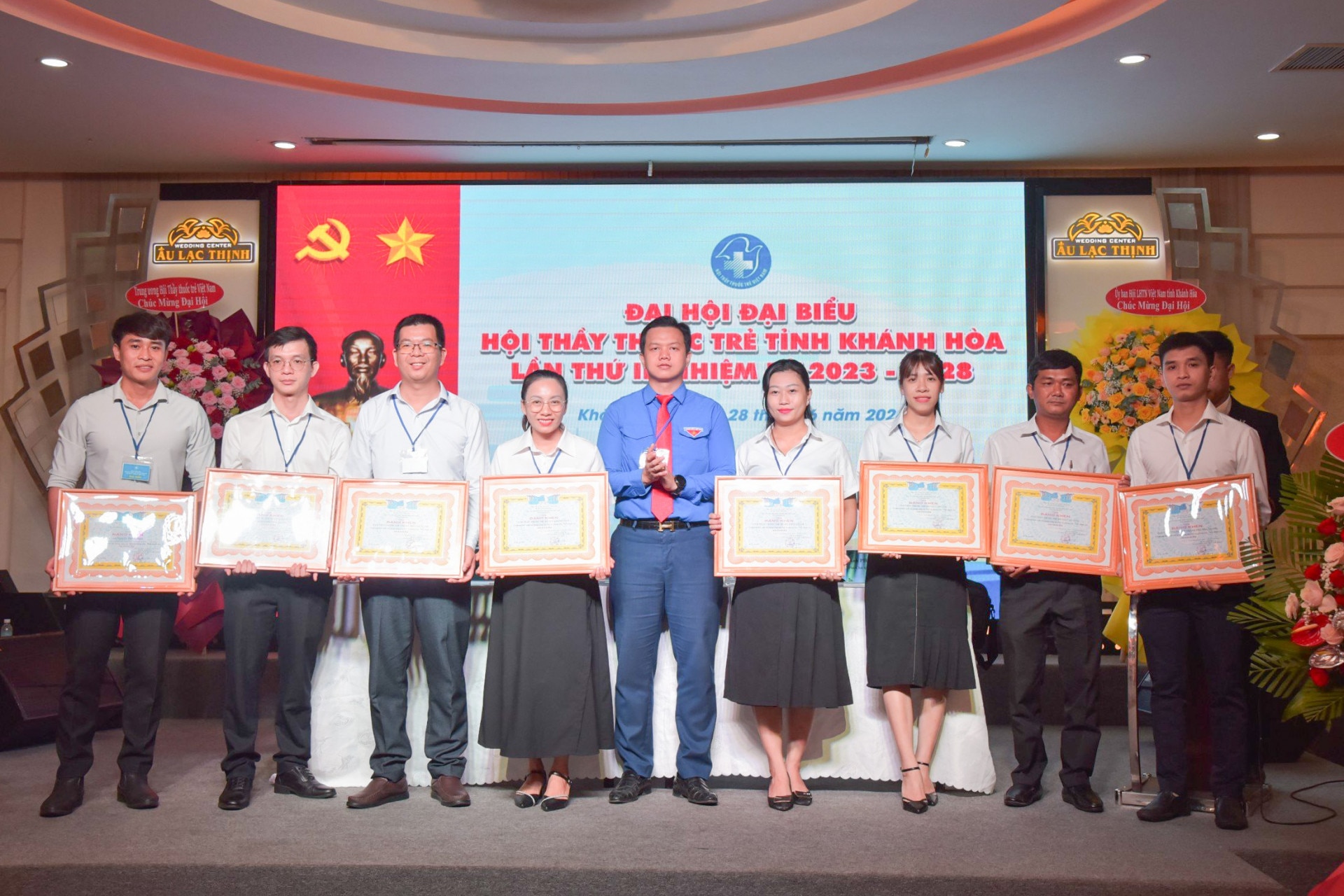 Hội Liên hiệp Thanh niên Việt Nam tỉnh khen thưởng các tập thể.