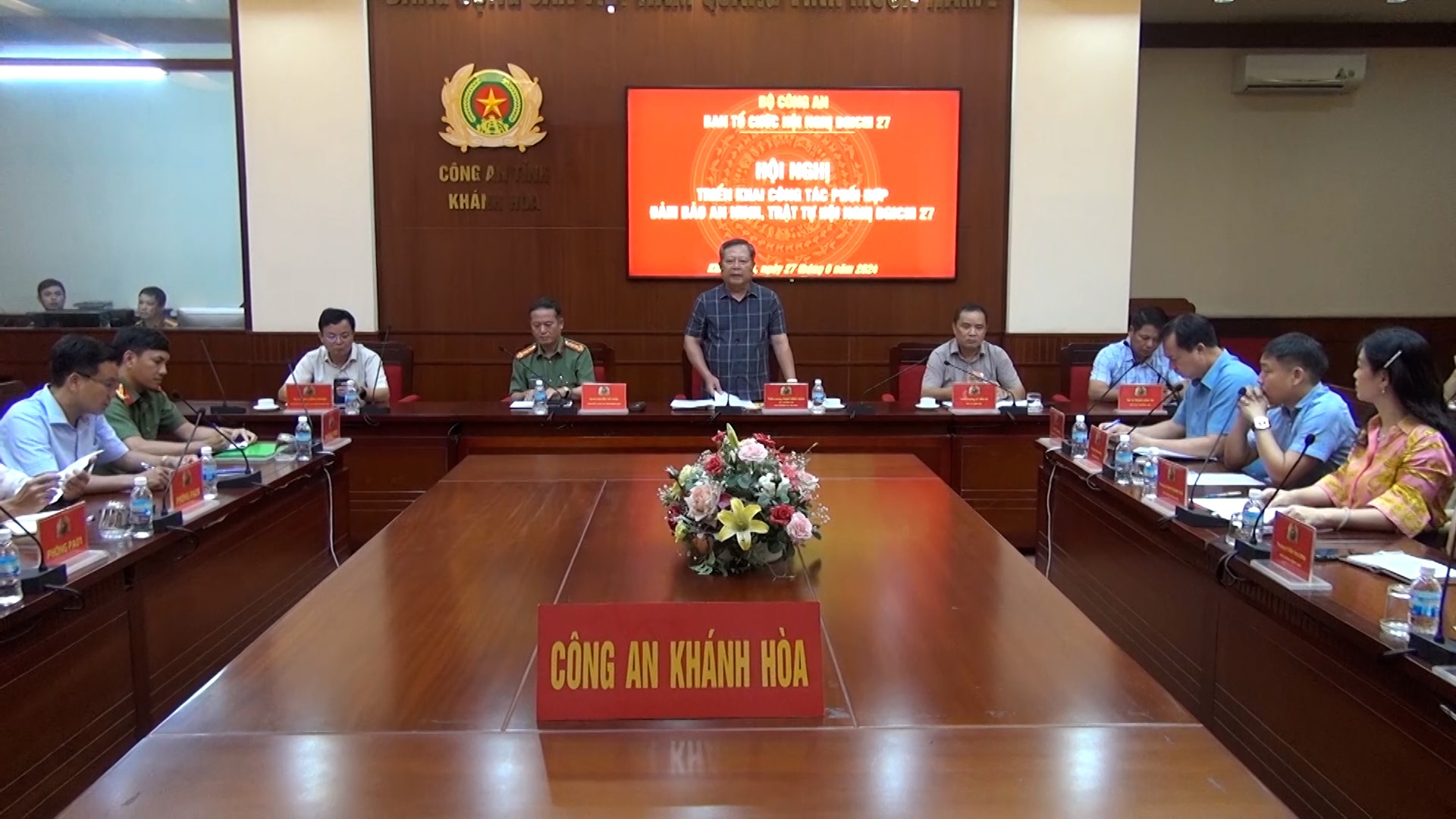 Quang cảnh buổi làm việc giữa Đoàn khảo sát và Công an tỉnh Khánh Hòa.