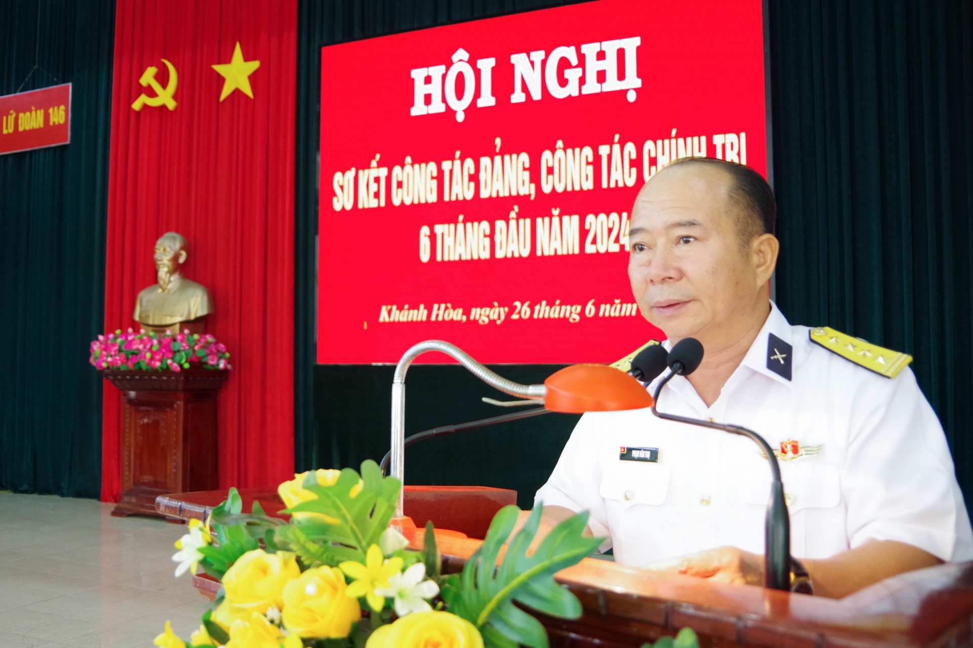 Đại tá Phạm Văn Thọ chủ trì hội nghị.