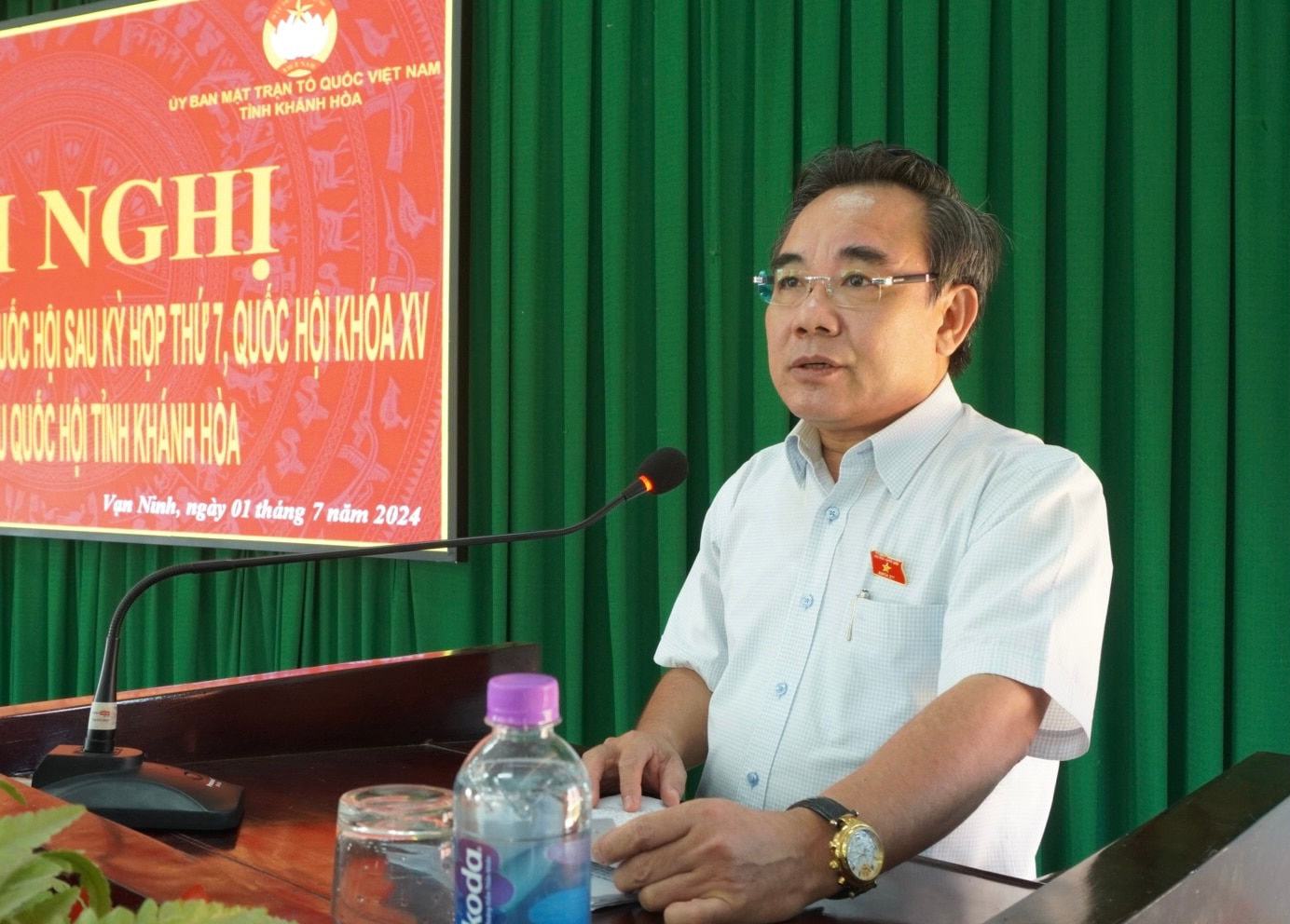Ông Lê Hữu Trí - Phó Trưởng đoàn ĐBQH tỉnh báo cáo kết quả  kỳ họp thứ 7, Quốc hội khóa XV.