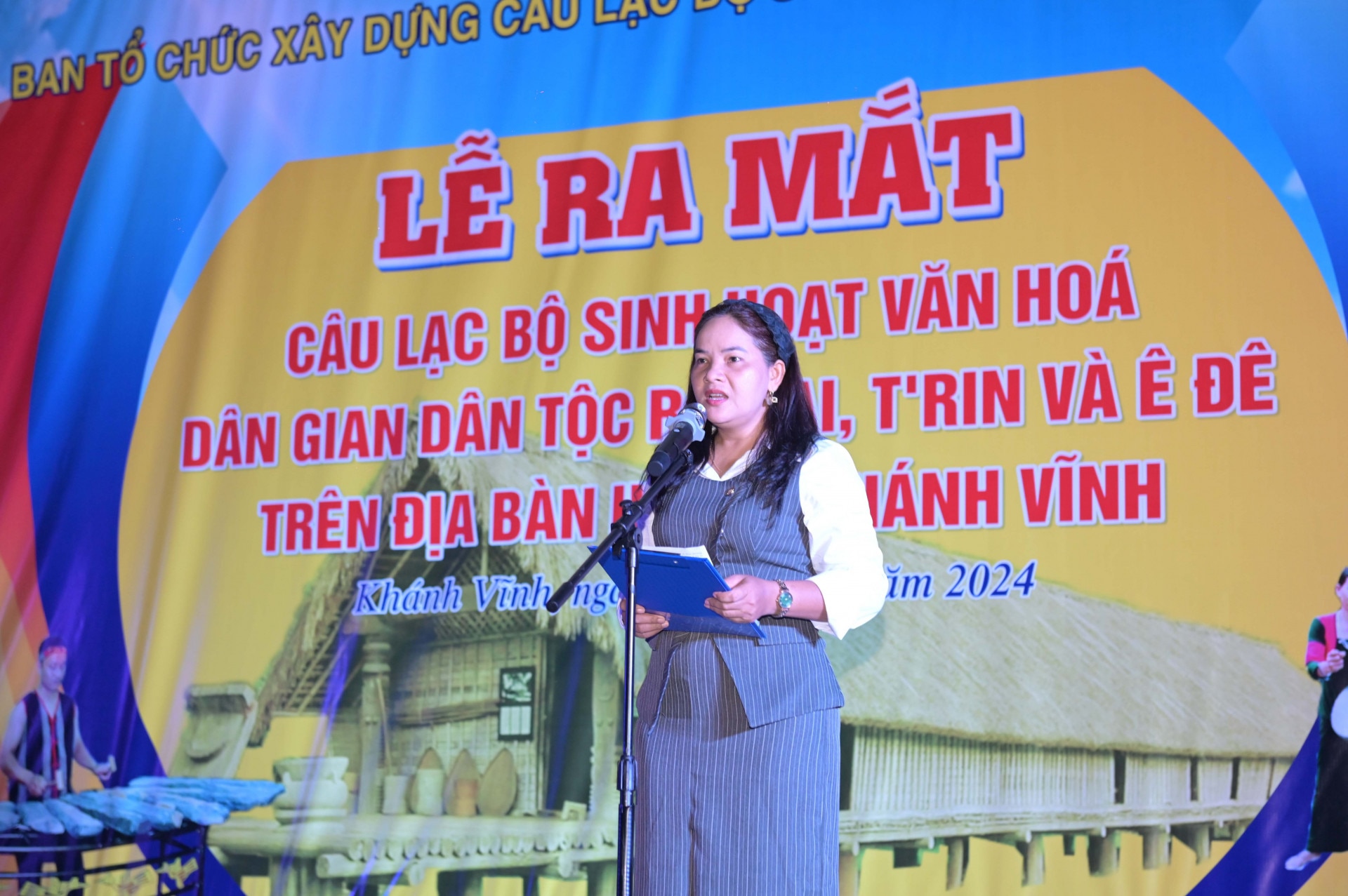 Bà Ca Tông Thị Mến phát biểu khai mạc buổi lễ ra mắt CLB sinh hoạt văn hóa dân gian các dân tộc Raglai, T’rin, Ê đê.