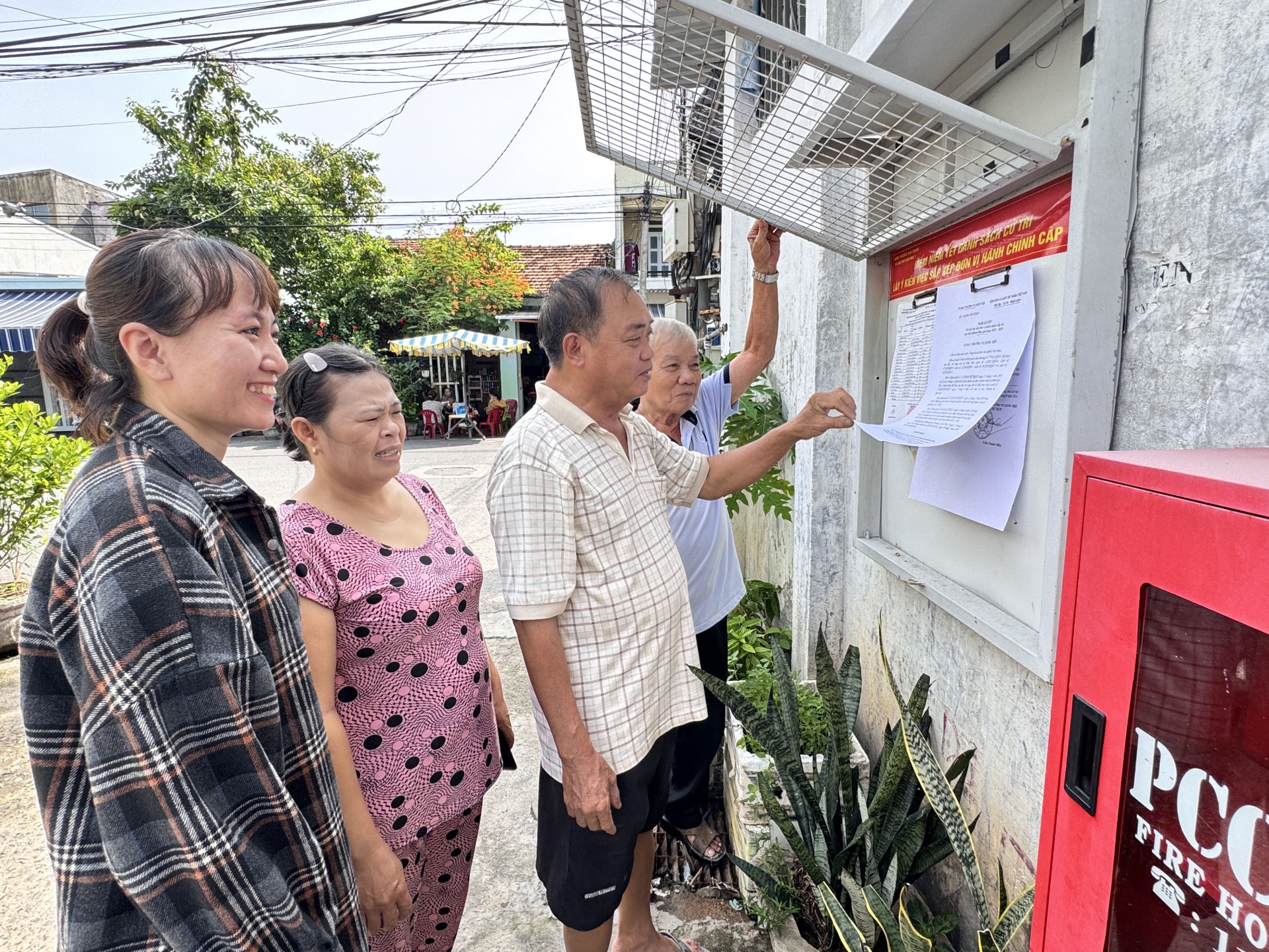 Nghị quyết số 1196 được niêm yết tại tổ dân phố Vạn Hòa 1, phường Vạn Thạnh. 