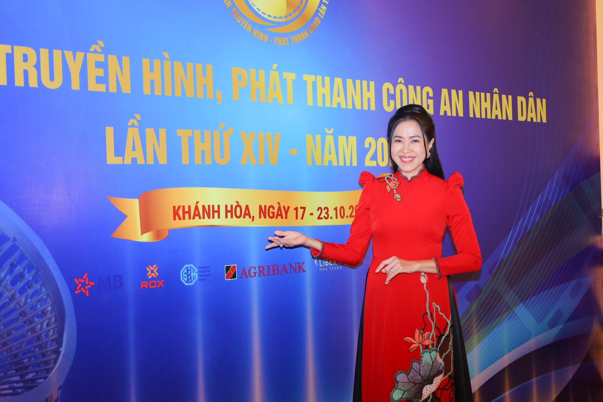 MC Quỳnh Hoa tại Liên hoan Truyền hình, Phát thanh CAND được tổ chức tại TP. Nha Trang.

  