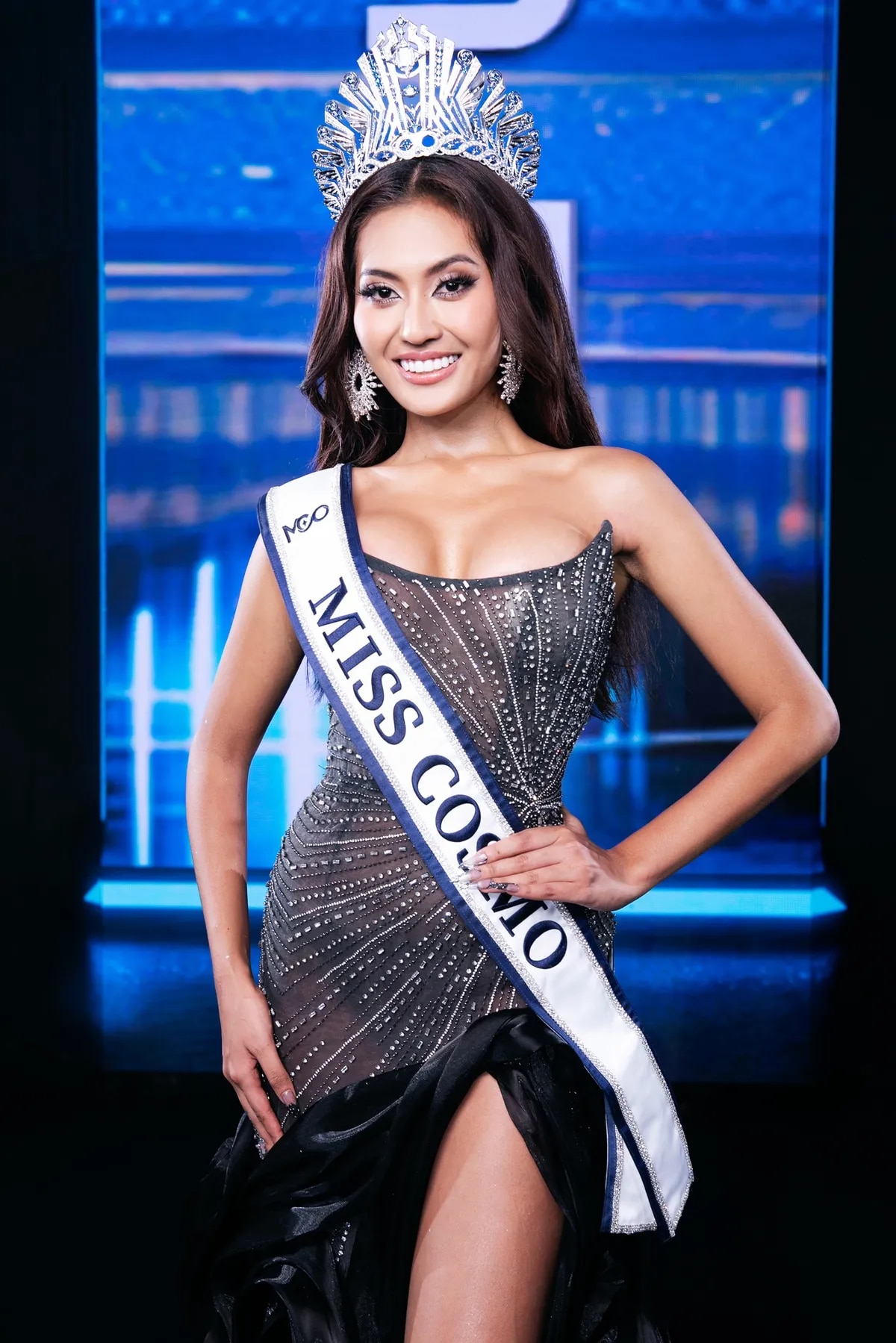 Người đẹp Indonesia đăng quang Miss Cosmo 2024.