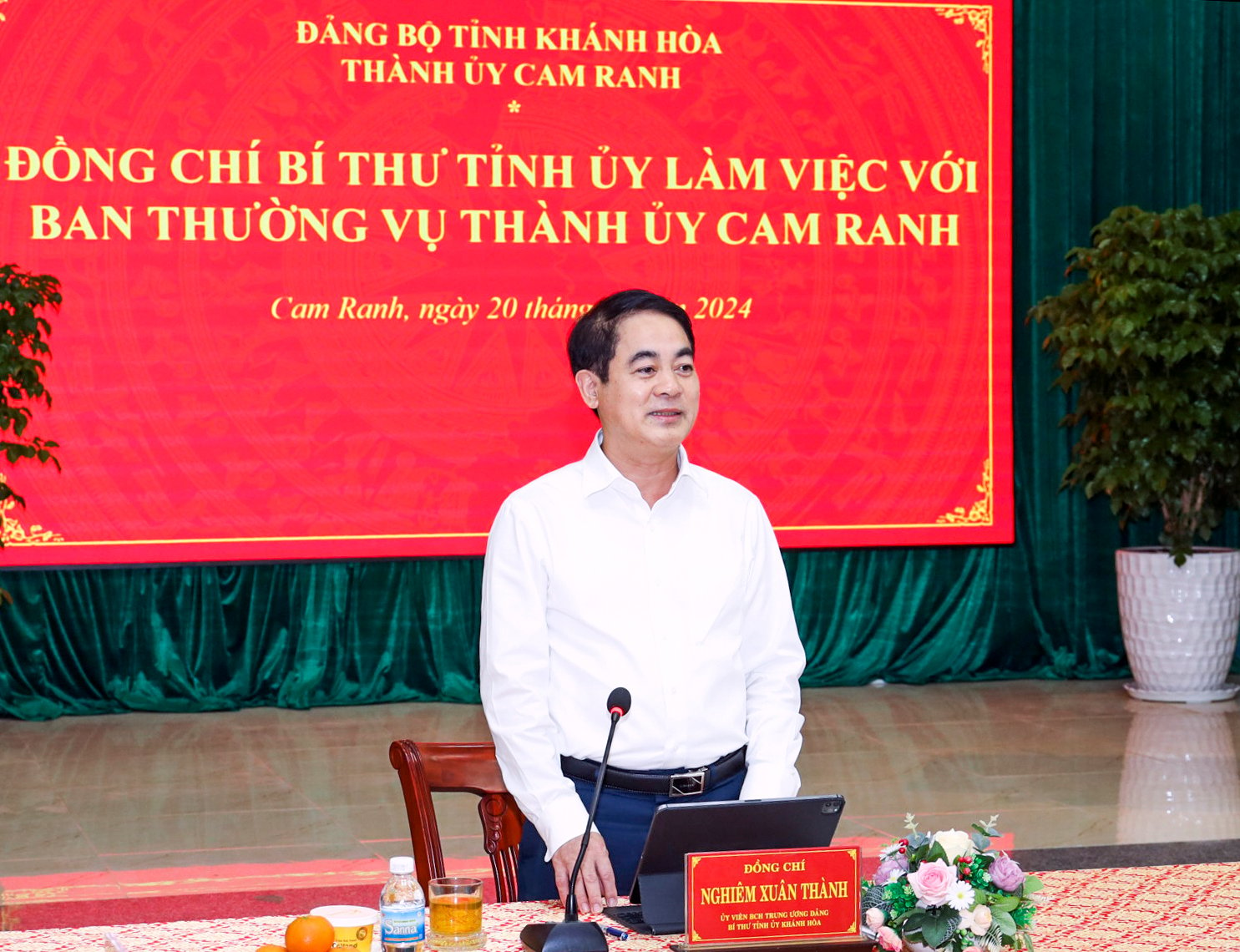 Bí thư Tỉnh ủy Nghiêm Xuân Thành phát biểu chỉ đạo tại buổi làm việc.