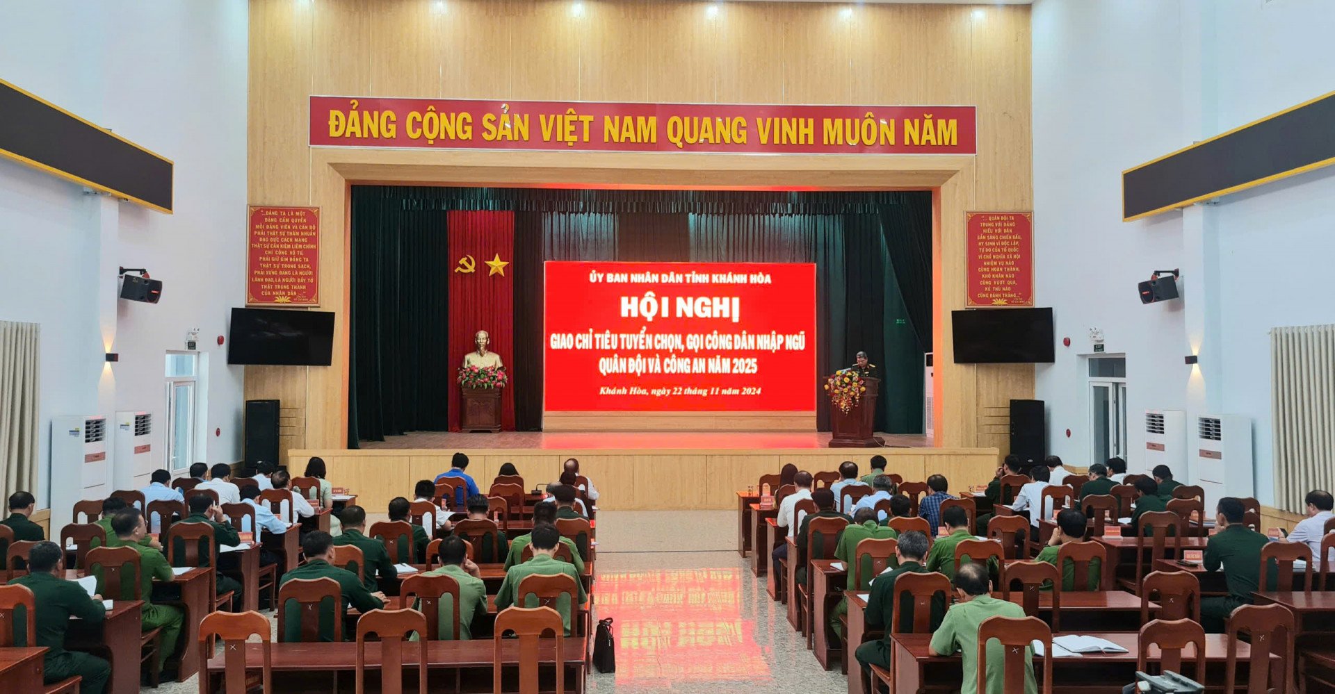 Quang cảnh hội nghị.