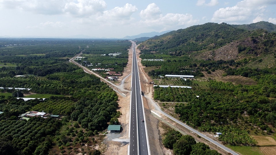 Cao tốc từ TP. Hồ Chí Minh - Khánh Hòa thông xe toàn tuyến chính là đòn bẩy mạnh mẽ đưa du lịch Khánh Hòa bùng nổ tại phía Nam.