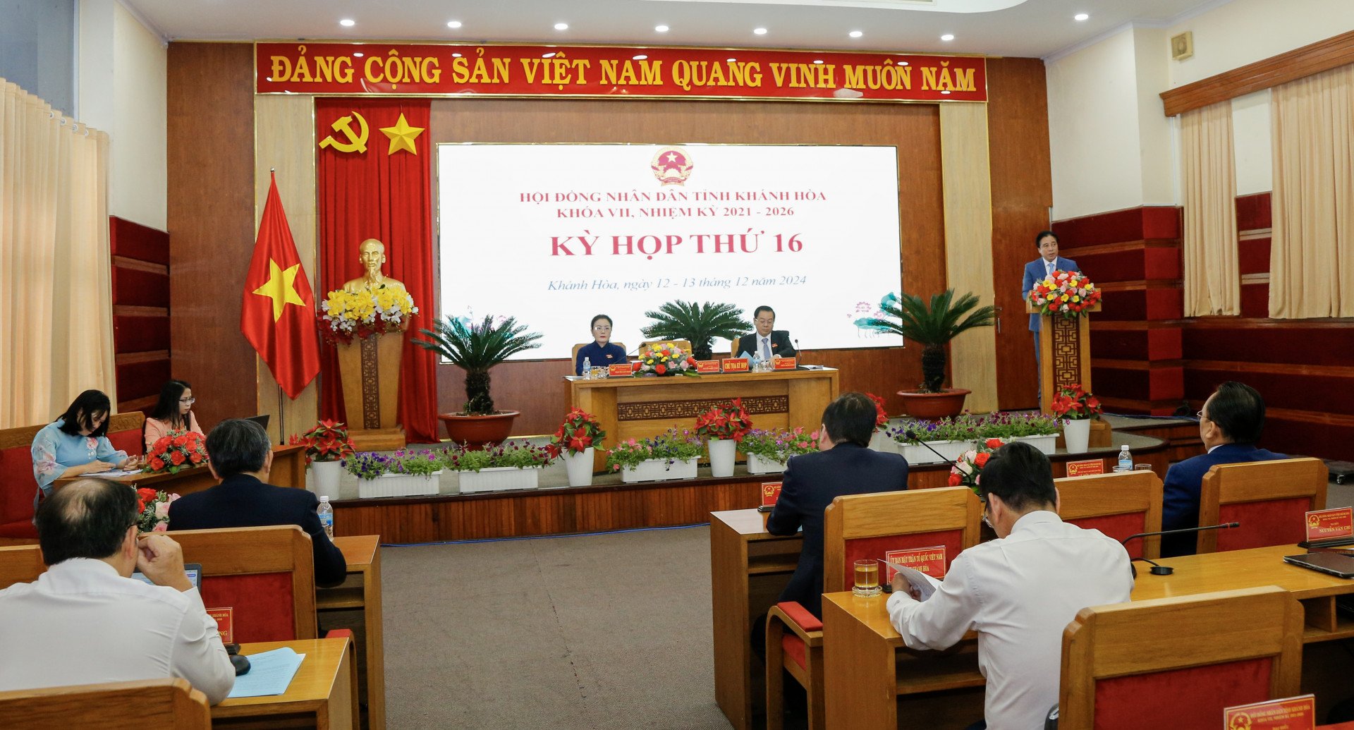 Quang cảnh kỳ họp