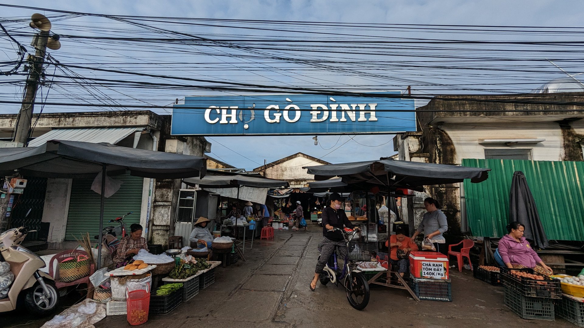 Chợ Gò Đình.