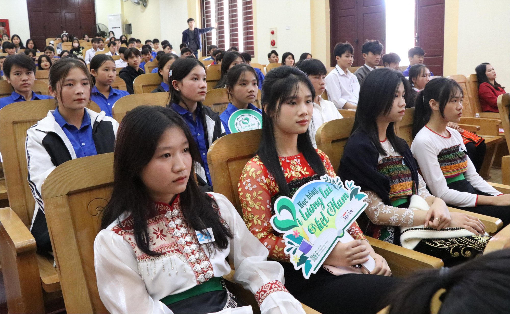 40 suất học bổng “Vì tương lai Việt Nam” đến với học sinh vùng cao Thanh Hóa - Ảnh 4.