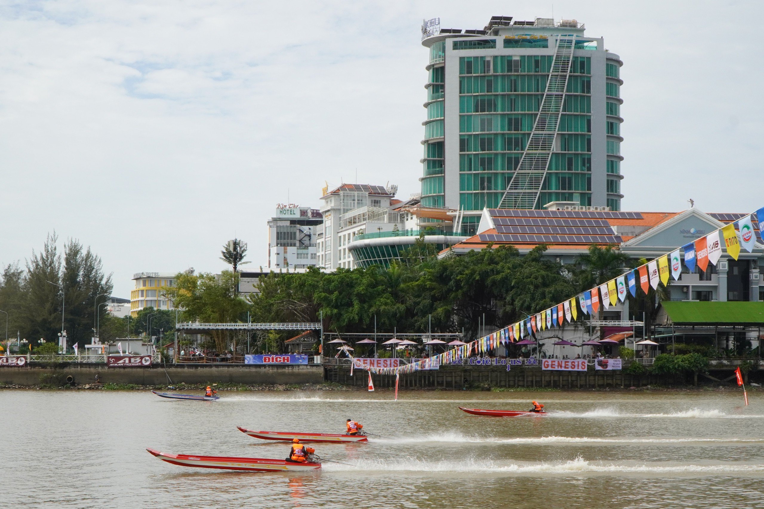 Cần Thơ, Cà Mau thắng lớn tại giải đua vỏ lãi composite 2024- Ảnh 1.