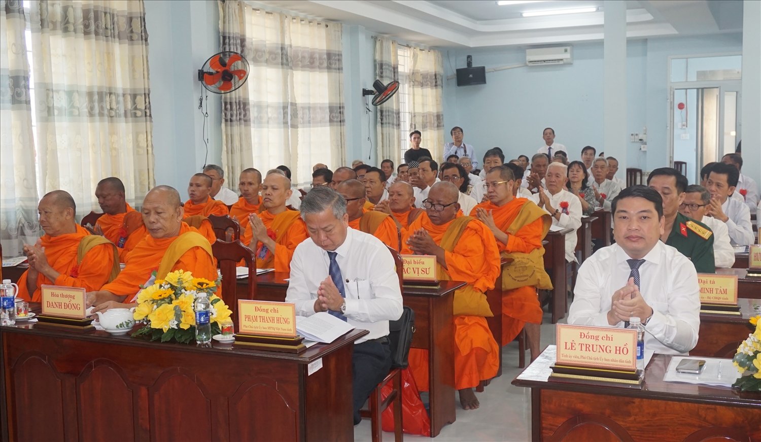 Các đại biểu Hội nghị biểu dương, tôn vinh điển hình tiên tiến là Người có uy tín trong đồng bào DTTS tỉnh Kiên Giang năm 2024