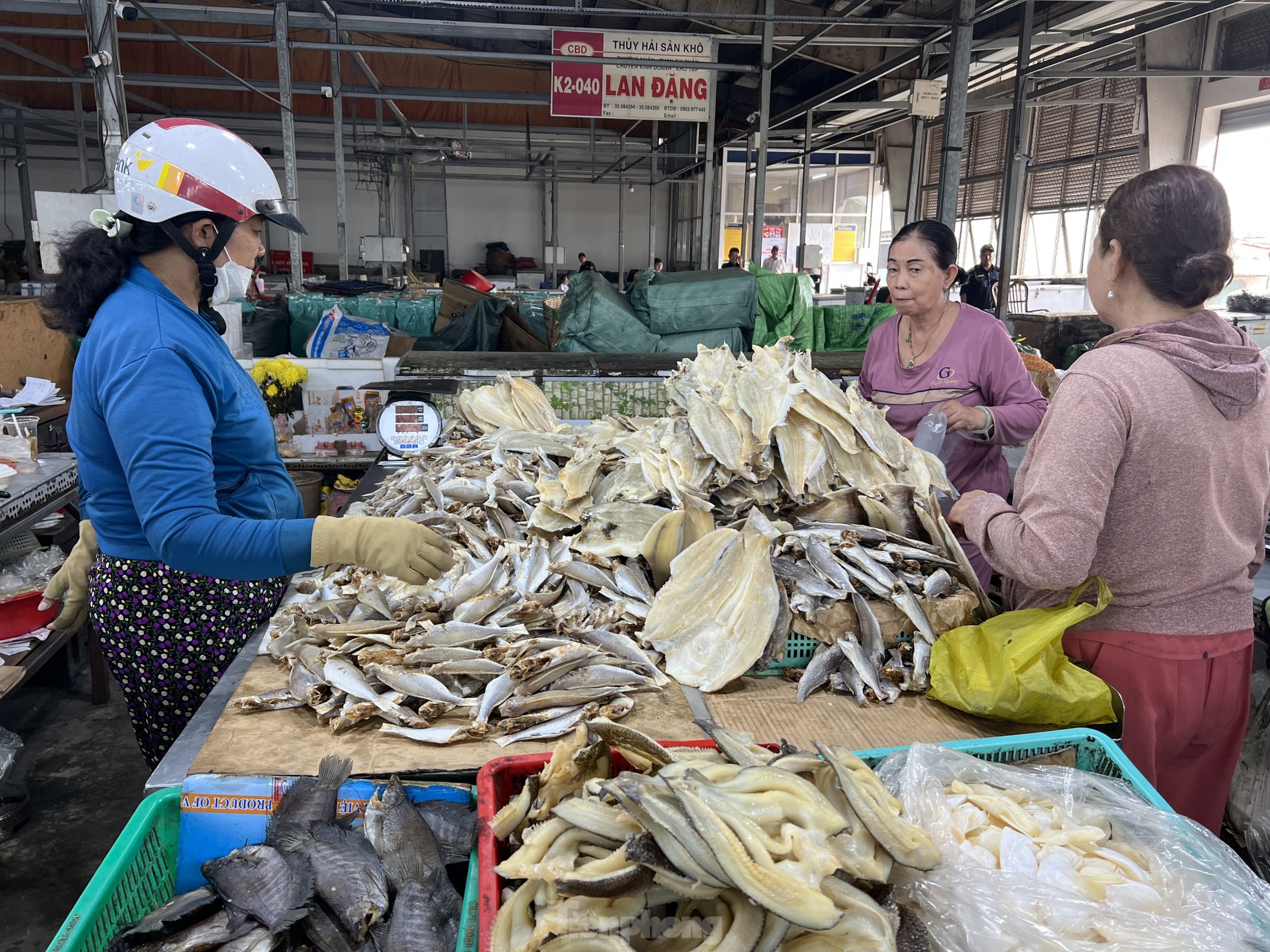 Chỉ cần 'alo', khách có ngay thủy hải sản khô gửi ra nước ngoài ăn Tết ảnh 1