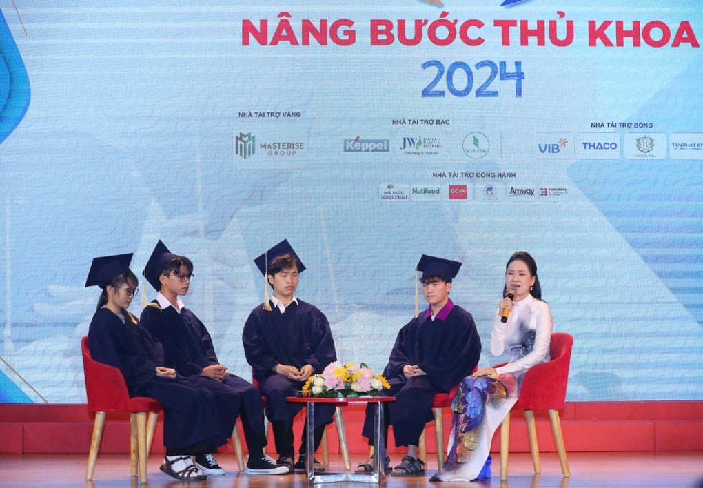 Cậu học trò mang cái tên quá đau thương trở thành thủ khoa đại học - 1