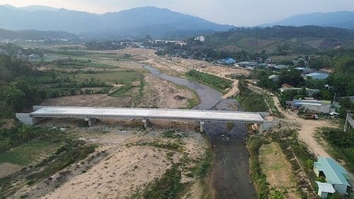 Kon Tum은 프로젝트 진행을 가속화하기 위해 산림 이용 목적을 전환하는 절차를 고려합니다. 사진: Thanh Tuan