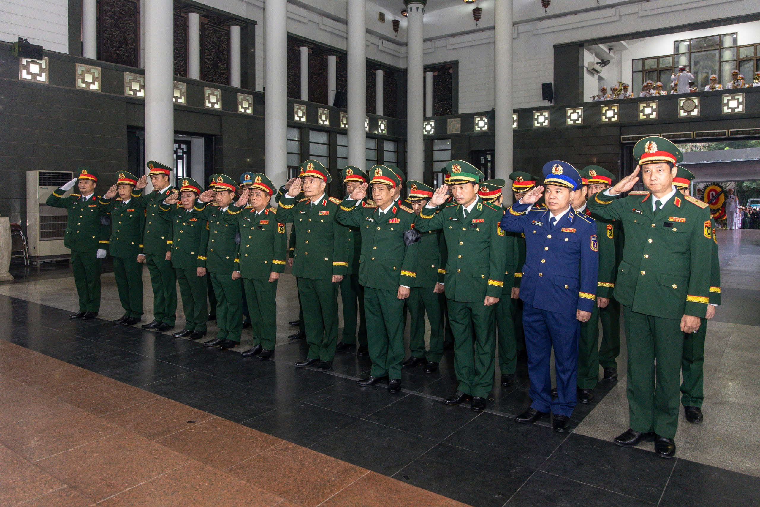 Tình đồng đội, nghĩa đồng bào trong lễ tang trung tướng - anh hùng Khuất Duy Tiến- Ảnh 13.