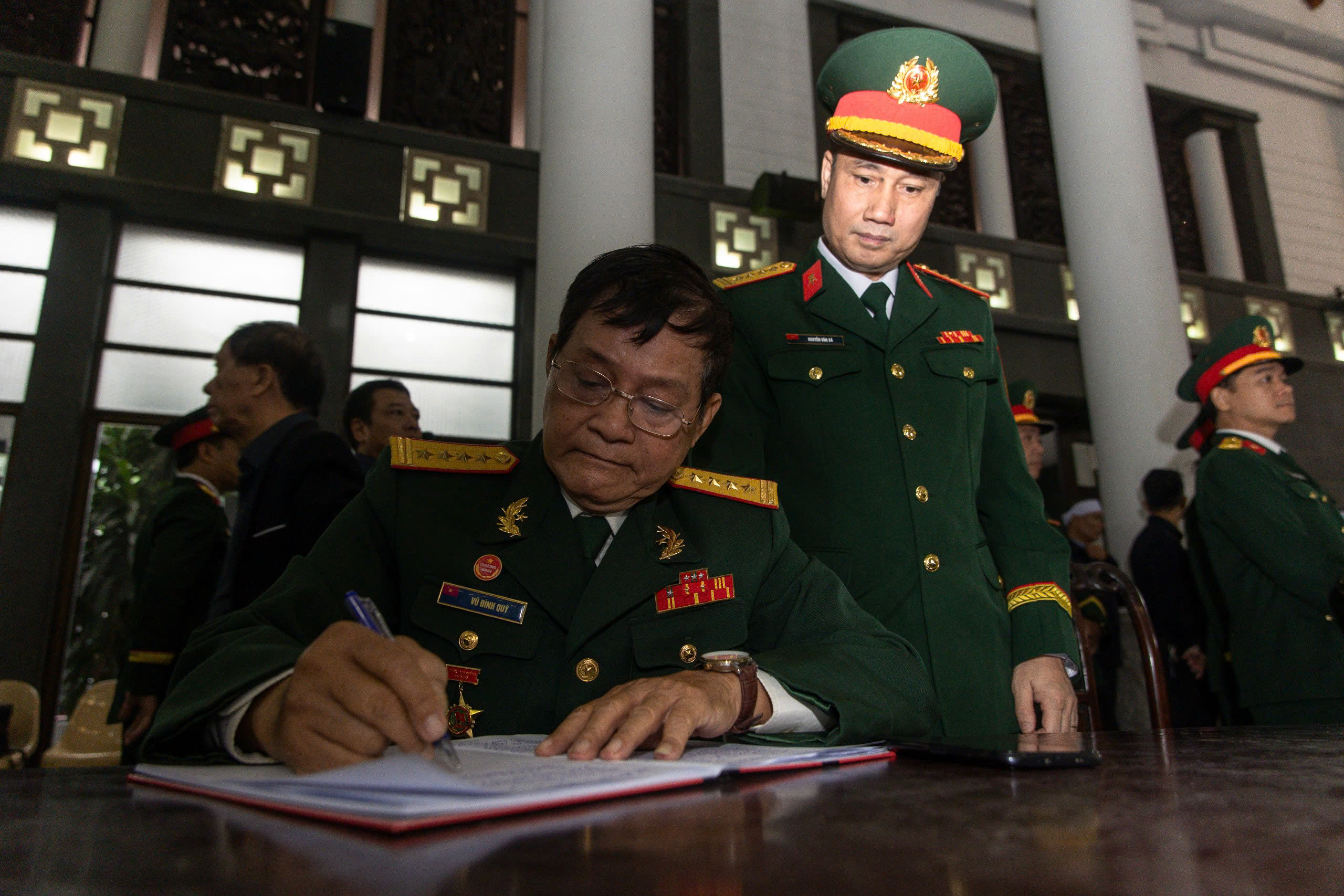 Tình đồng đội, nghĩa đồng bào trong lễ tang trung tướng - anh hùng Khuất Duy Tiến- Ảnh 25.