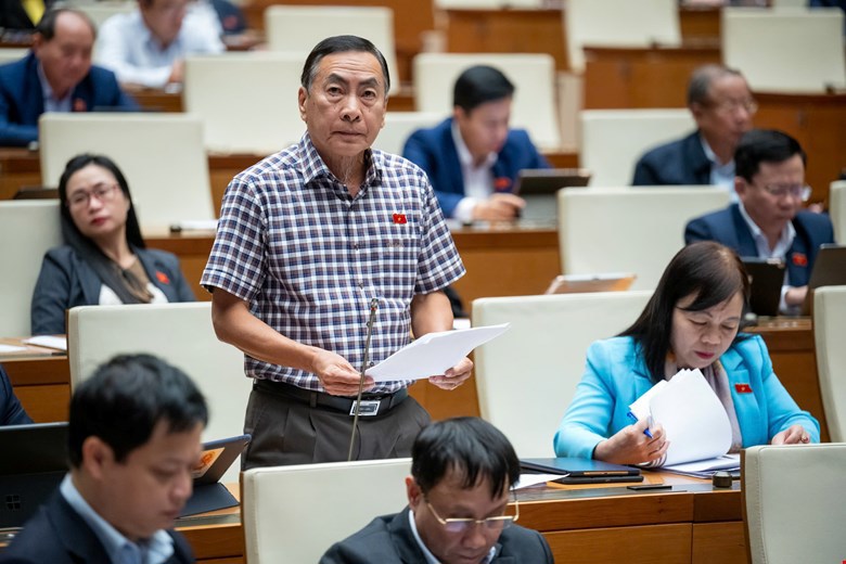 Đại biểu Phạm Văn Hòa (Đoàn đại biểu Quốc hội tỉnh Đồng Tháp) - Ảnh: Quochoi.vn