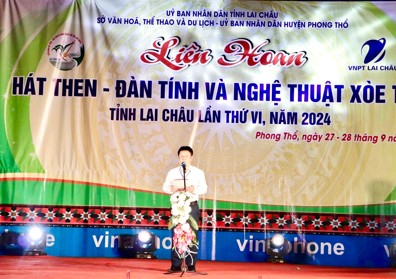 Đồng chí Trần Mạnh Hùng – Phó Giám đốc Sở Văn hóa, Thể thao và Du lịch, Phó Trưởng Ban Thường trực Ban Tổ chức Liên hoan phát biểu khai mạc Liên hoan. 