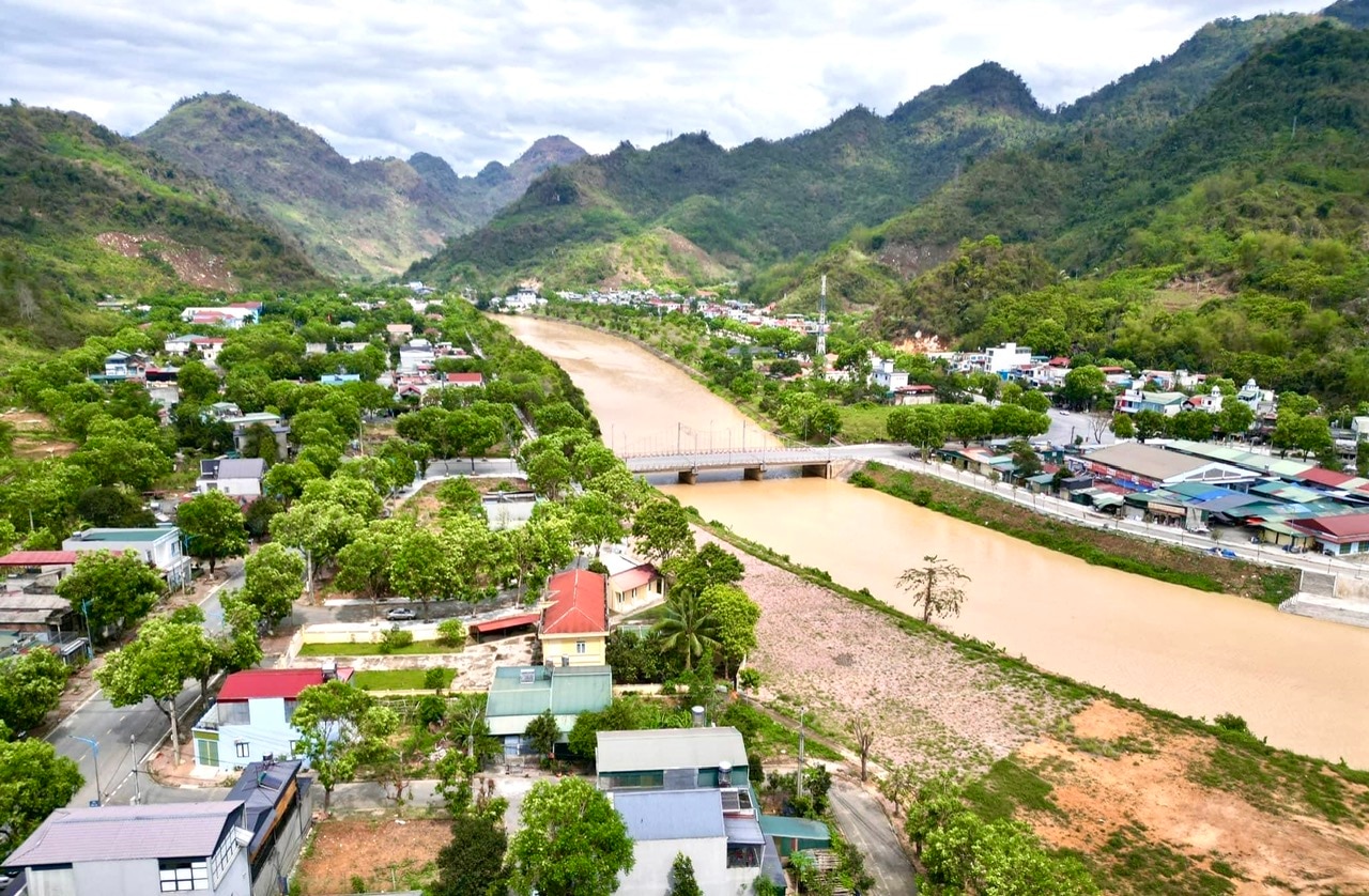 Dưới sự lãnh đạo của Đảng, sự quản lý của chính quyền và nỗ lực của nhân dân, diện mạo huyện Phong Thổ đang từng ngày khởi sắc. 