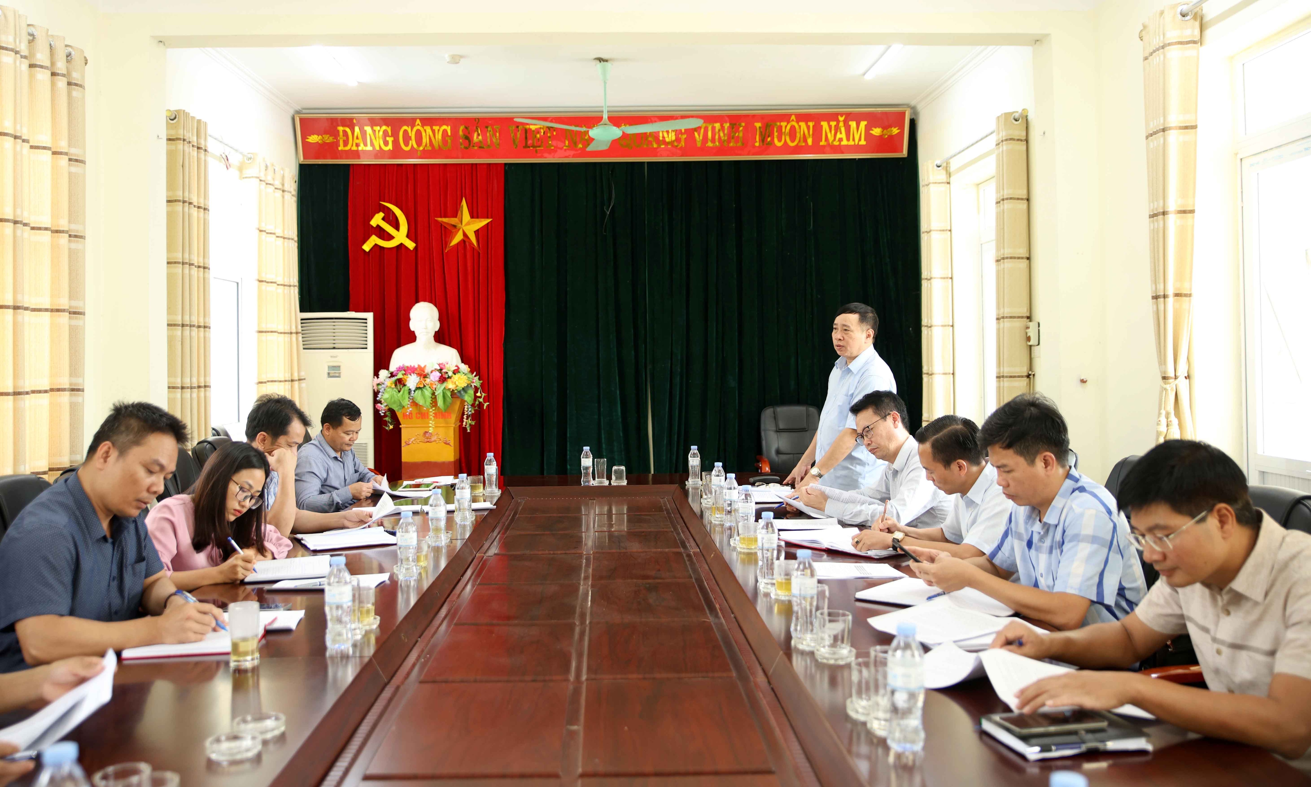 Quang cảnh buổi làm việc. 