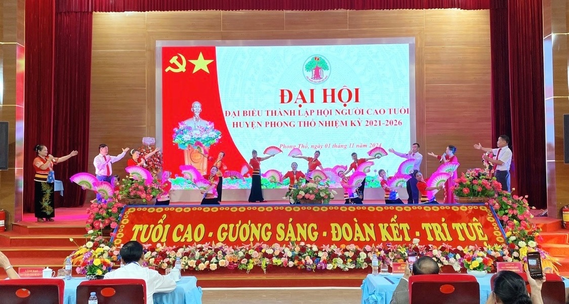 Văn nghệ chào mừng