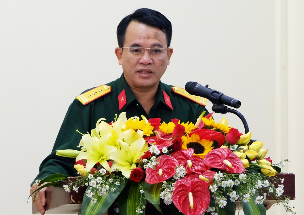 Thượng tá Hà Bảo Lộc – Phó Tham mưu trưởng Bộ CHQS tỉnh, Phó Trưởng ban Thường trực Hội đồng GDQPAN phát biểu tại Hội thi