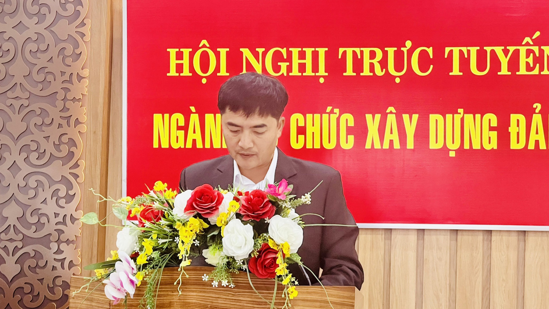 Đồng chí Nguyễn Thanh Hải - Trưởng phòng Tổ chức-Cán bộ quán triệt nội dung Quy định số 114-QĐ/TW, ngày 11/7/2023 của Bộ Chính trị về “Kiểm soát quyền lực và phòng, chống tham nhũng, tiêu cực trong công tác cán bộ”