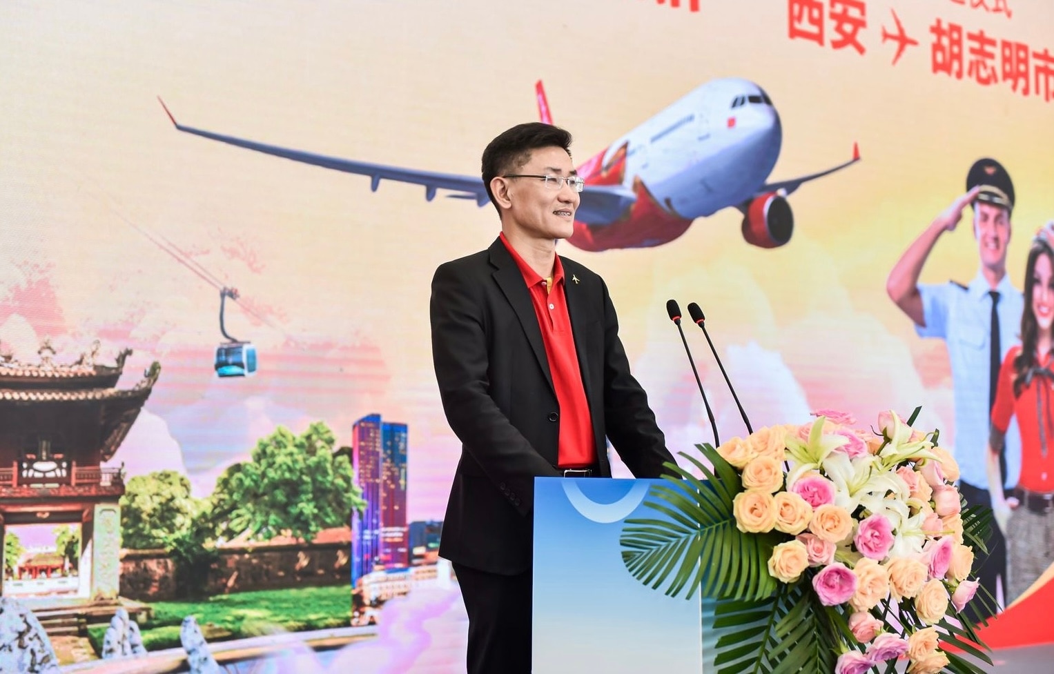 Ông Tạ Hữu Thanh, Phó Tổng giám đốc thương mại Vietjet, phát biểu khai trương đường bay thẳng giữa Việt Nam và Tây An