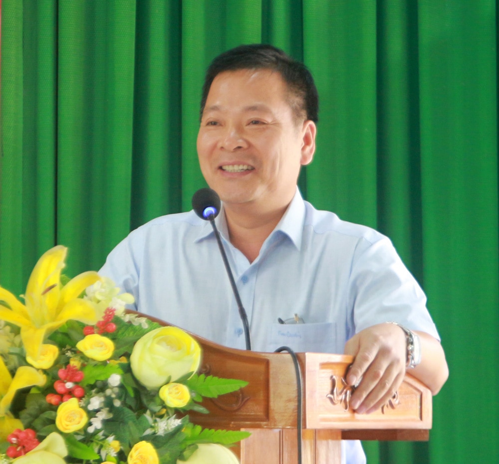Đồng chí Tống Giang Nam - Chủ tịch UBND huyện Đạ Tẻh tiếp thu, ghi nhận ý kiến và giải trình đến cử tri