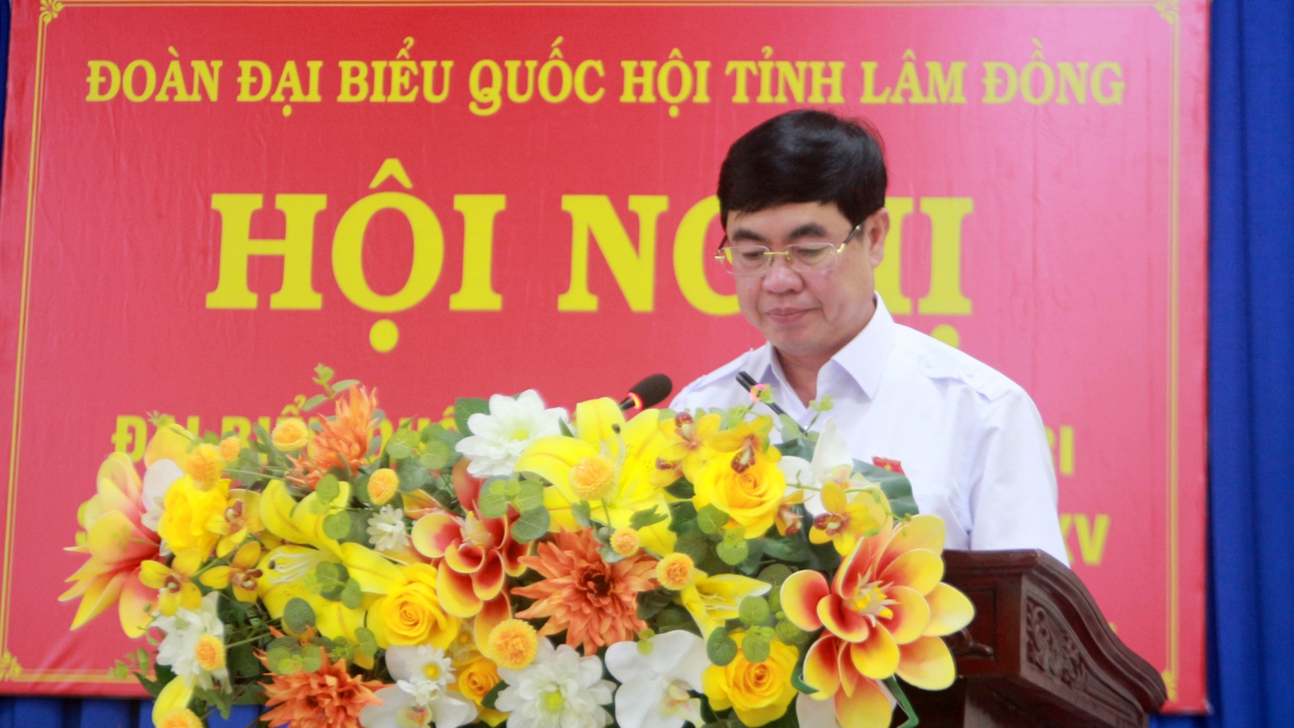 Đồng chí Trần Đình Văn tiếp thu, ghi nhận các ý kiến, kiến nghị của cử tri