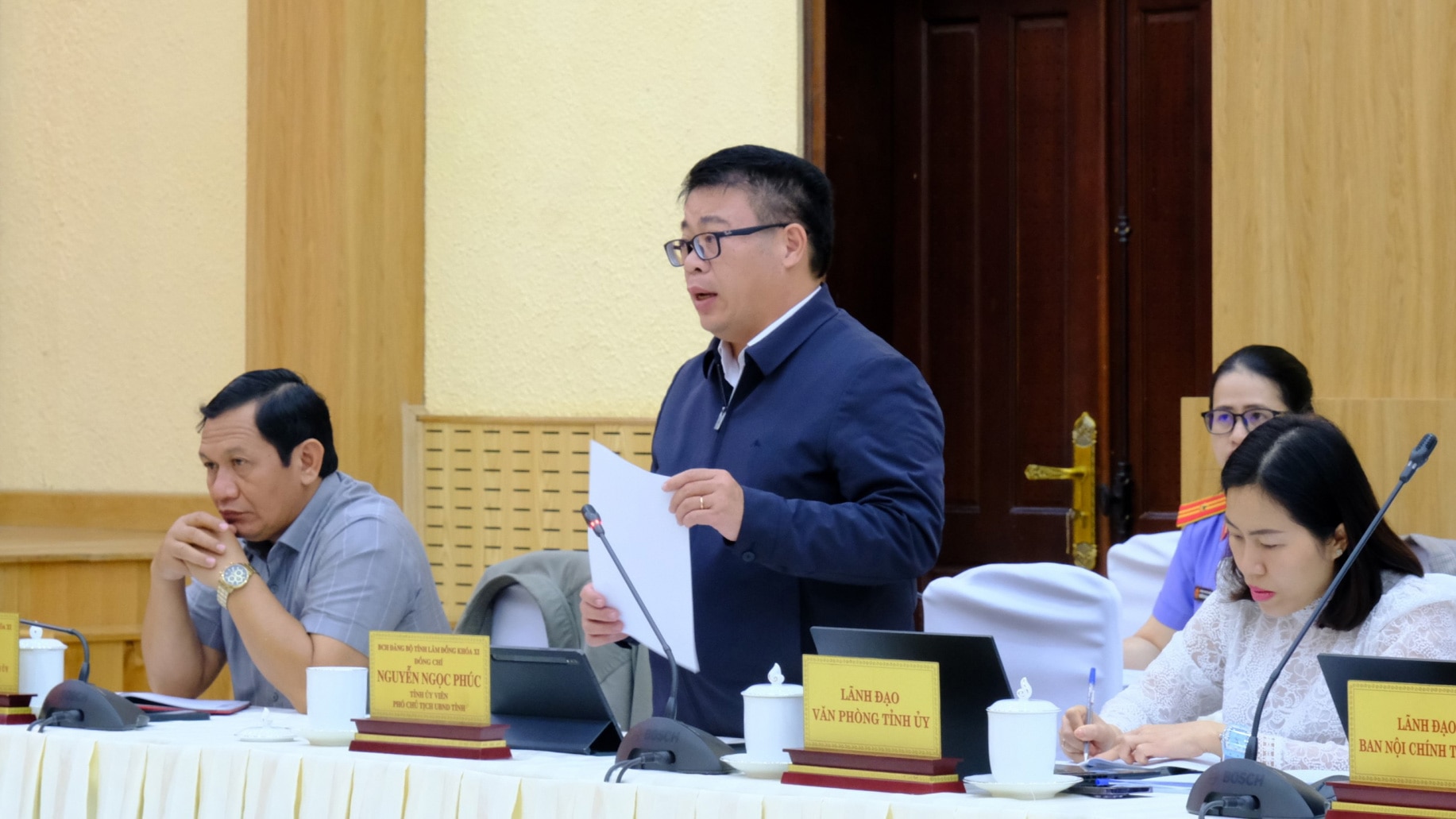 Phó Chủ tịch UBND tỉnh Nguyễn Ngọc Phúc trả lời ý kiến của công dân
