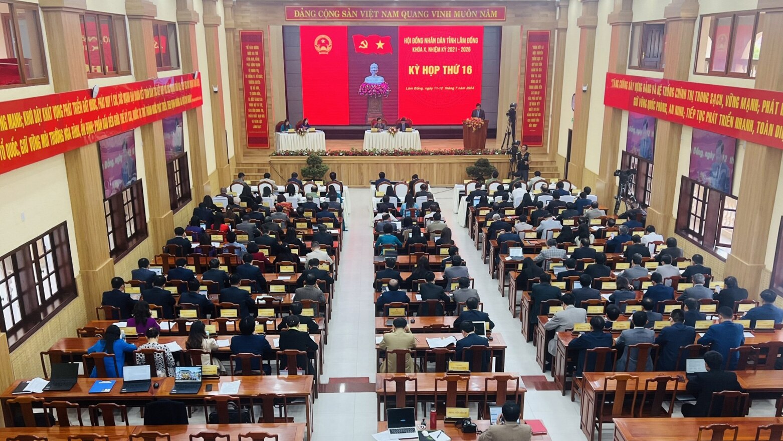 Quang cảnh kỳ họp thứ 16 HĐND tỉnh khoá X