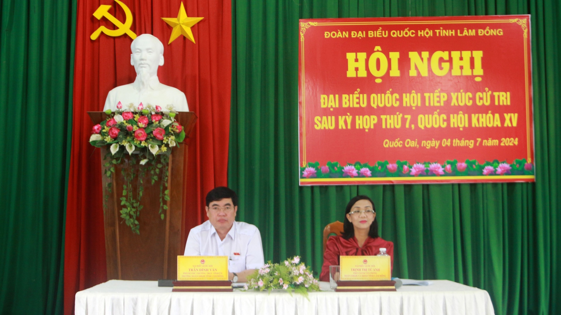 ĐBQH Trần Đình Văn và Trịnh Thị Tú Anh tiếp xúc cử tri tại xã Quốc Oai