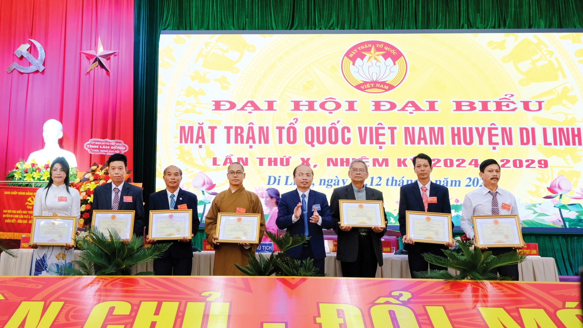  UBND huyện Di Linh tặng Giấy khen cho các cá nhân có thành tích xuất sắc trong công tác Mặt trận nhiệm kỳ 2019 - 2024
